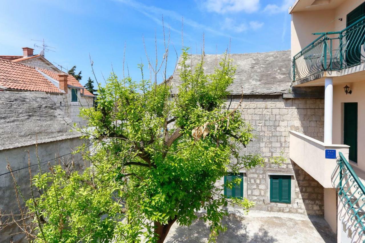 Apartments And Rooms Stone House Split Exterior photo